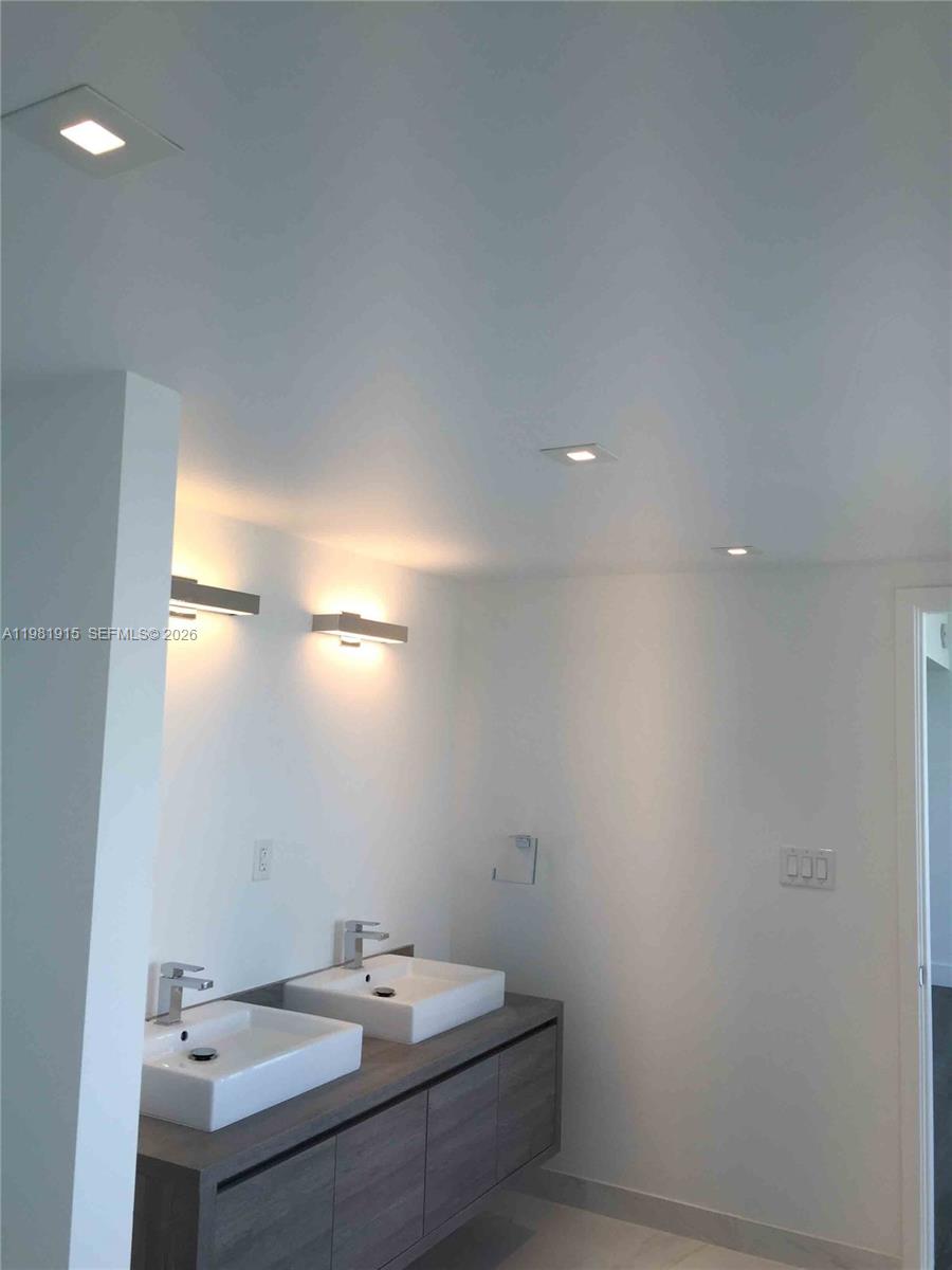 400 Sunny Isles Boulevard