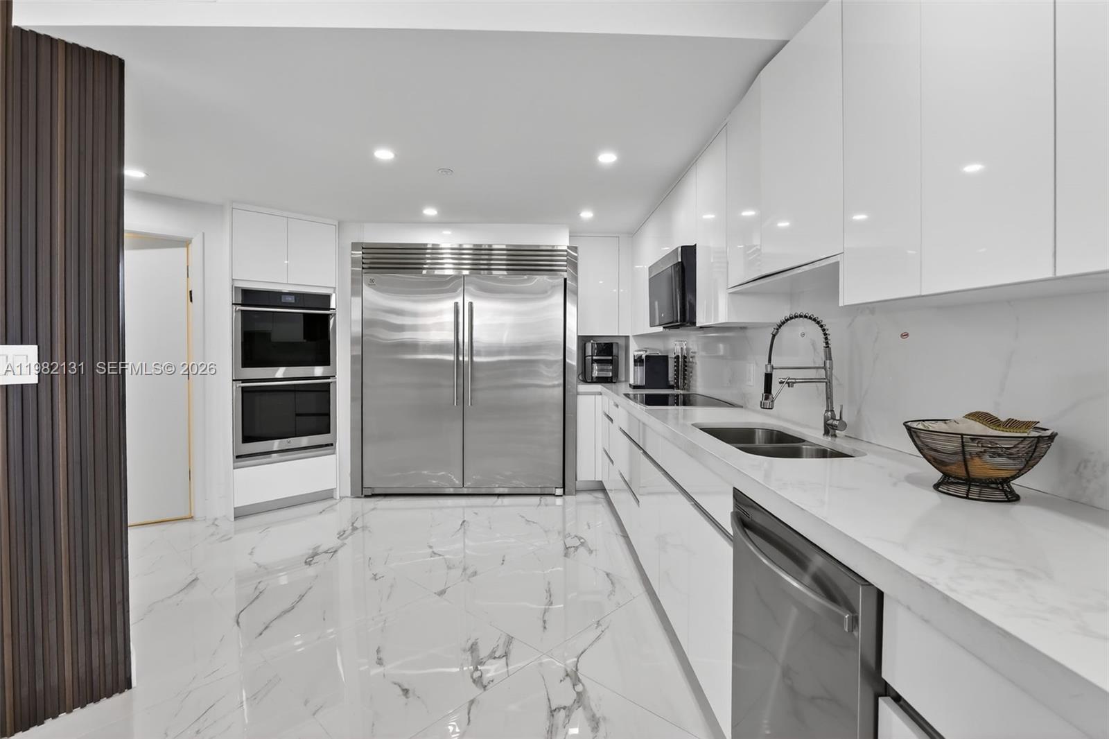 4000 Island Boulevard