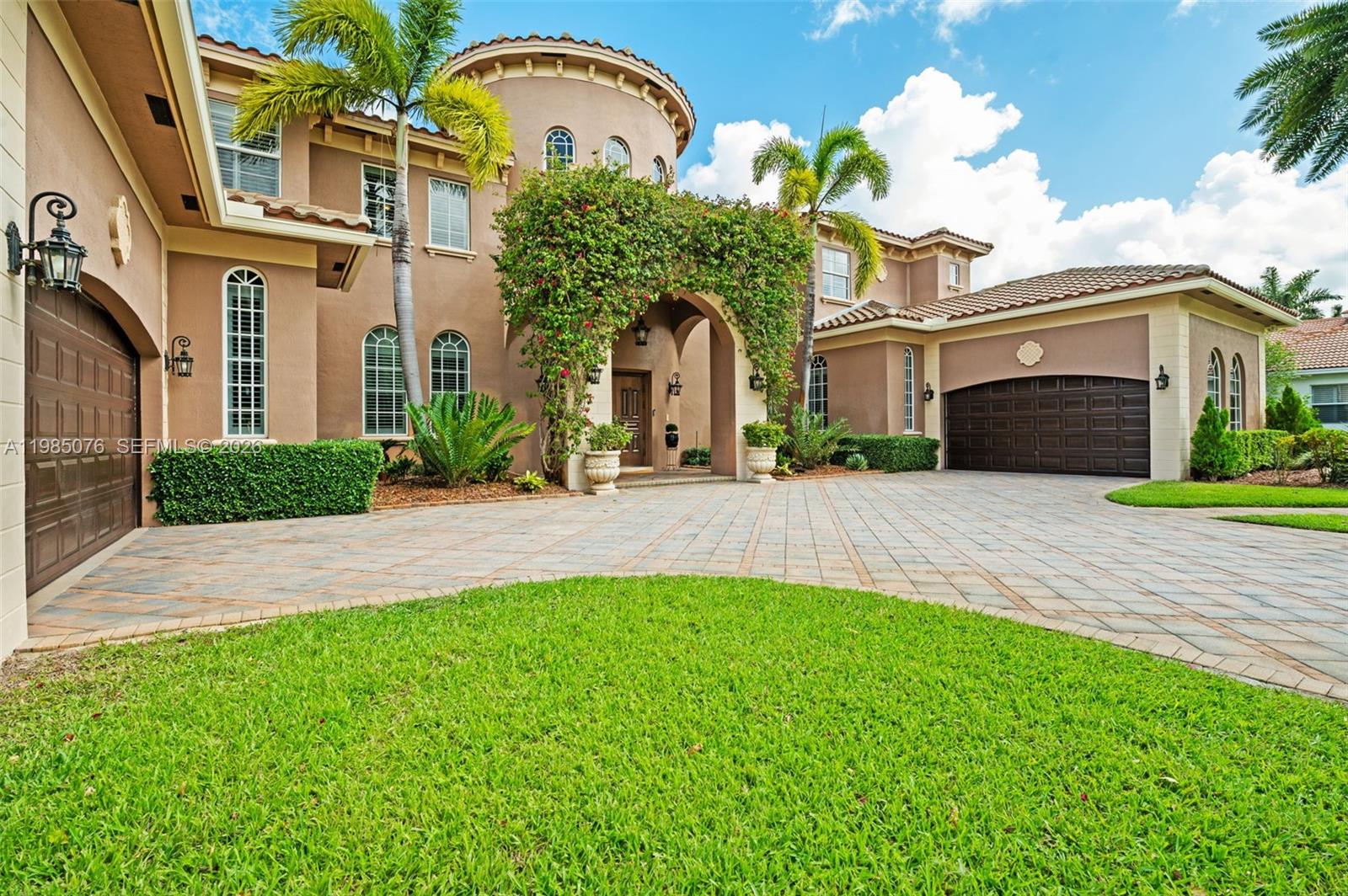 12821 Kapok Lane