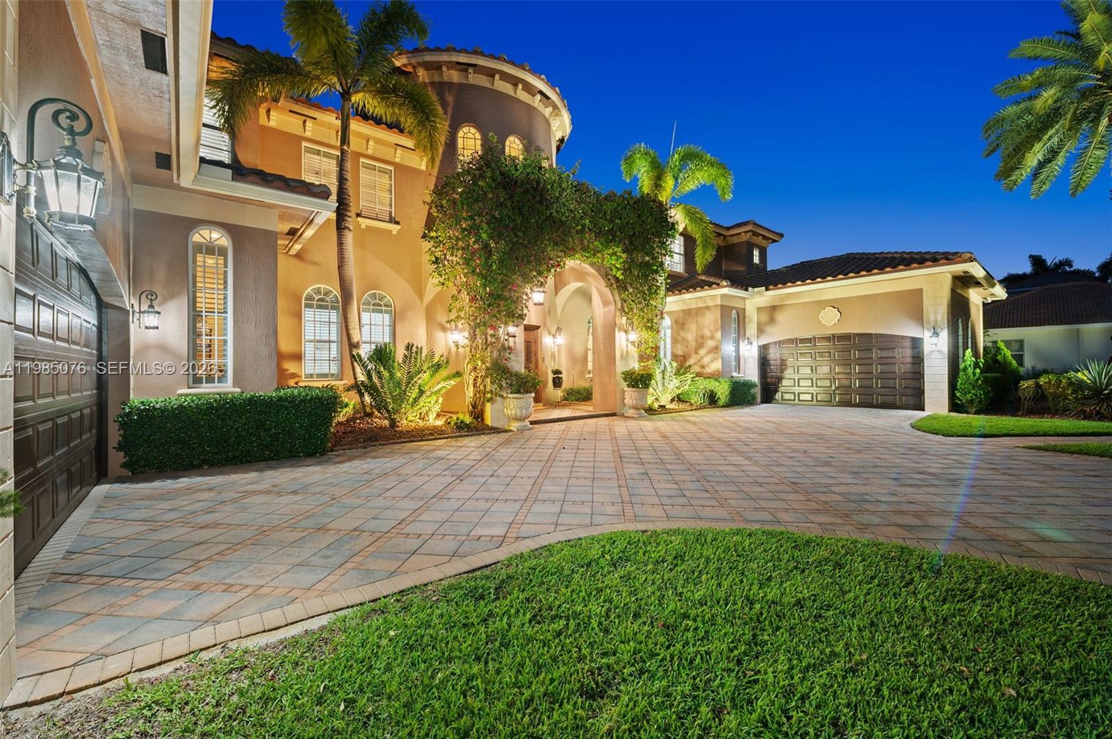 12821 Kapok Lane