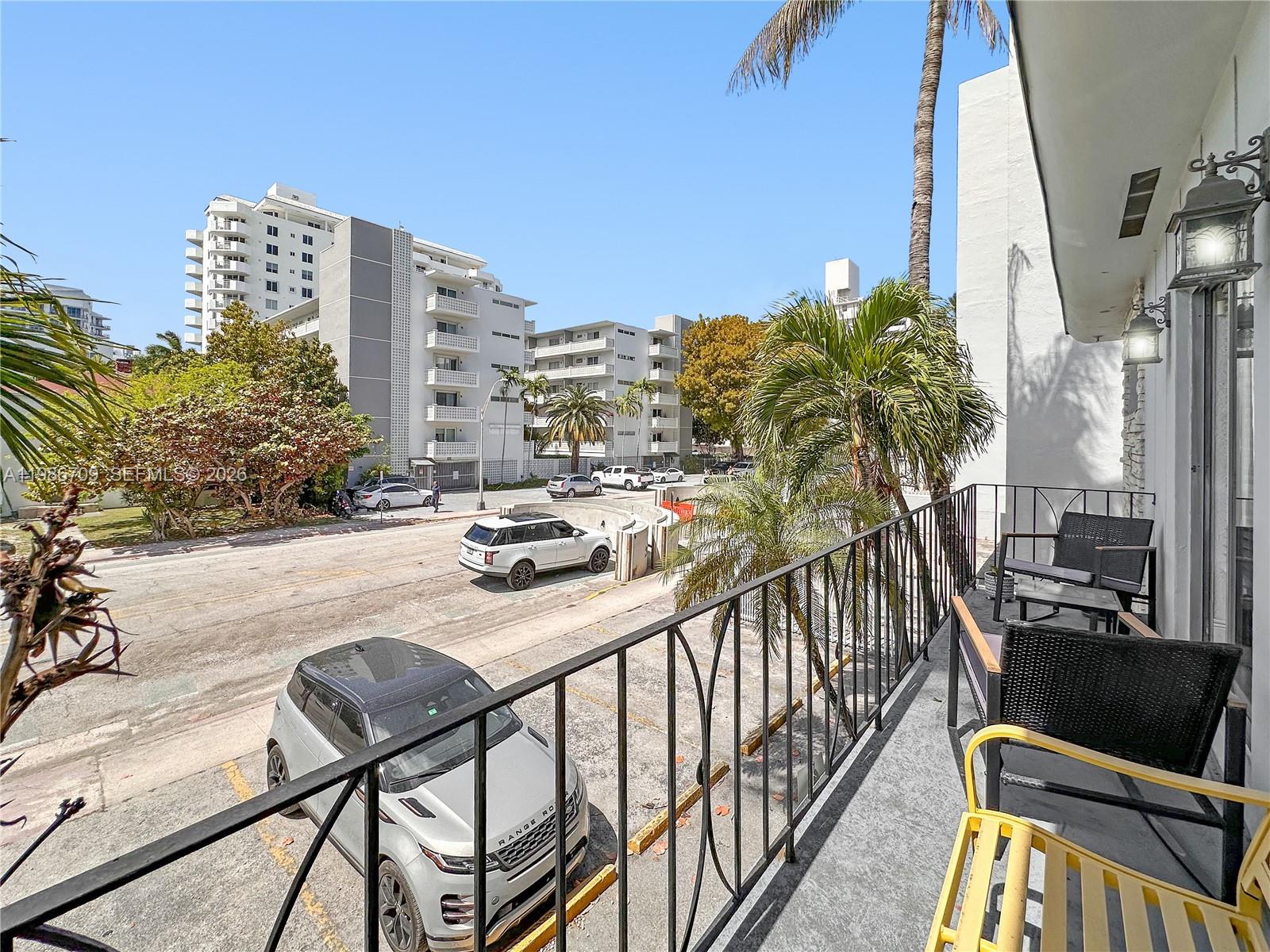 1611 West Avenue