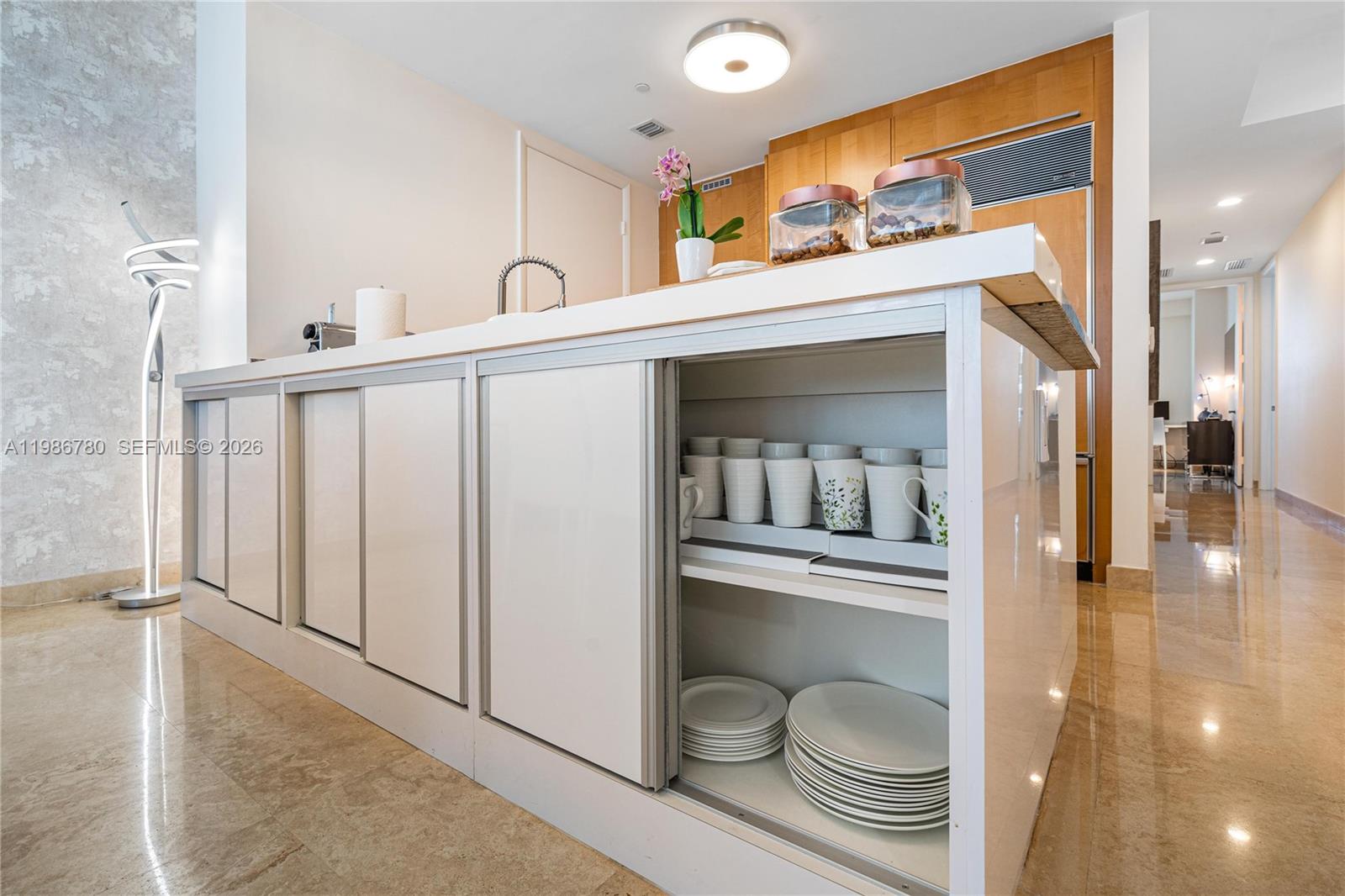 16001 Collins Avenue