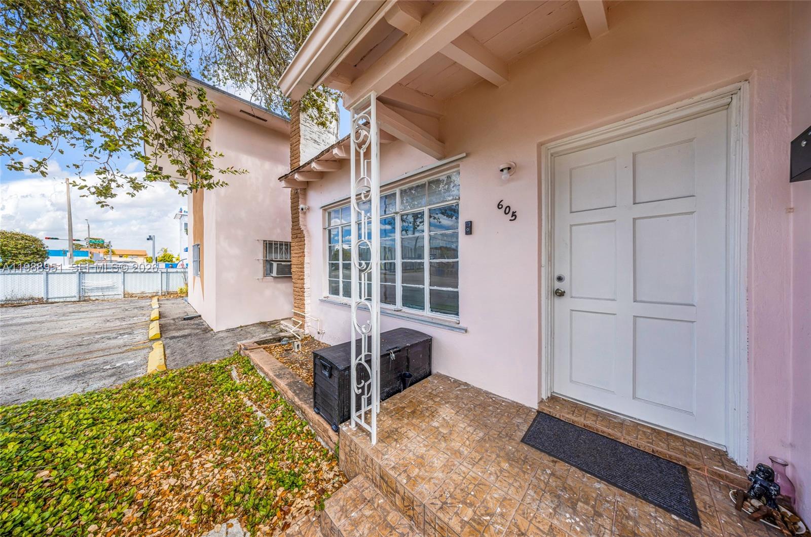605 NW 34th Avenue