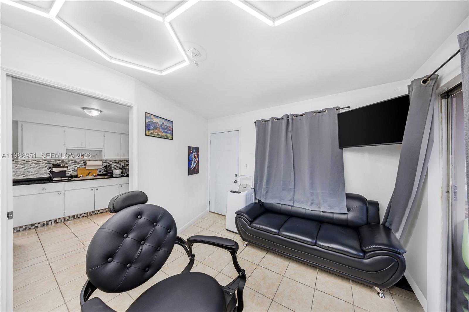 605 NW 34th Avenue
