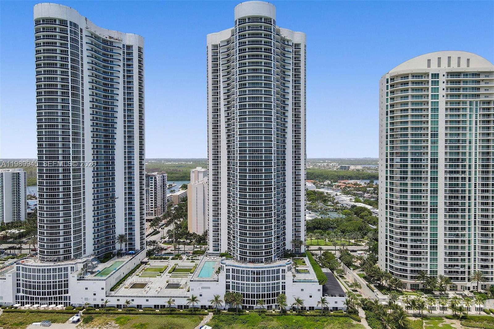 16001 Collins Avenue