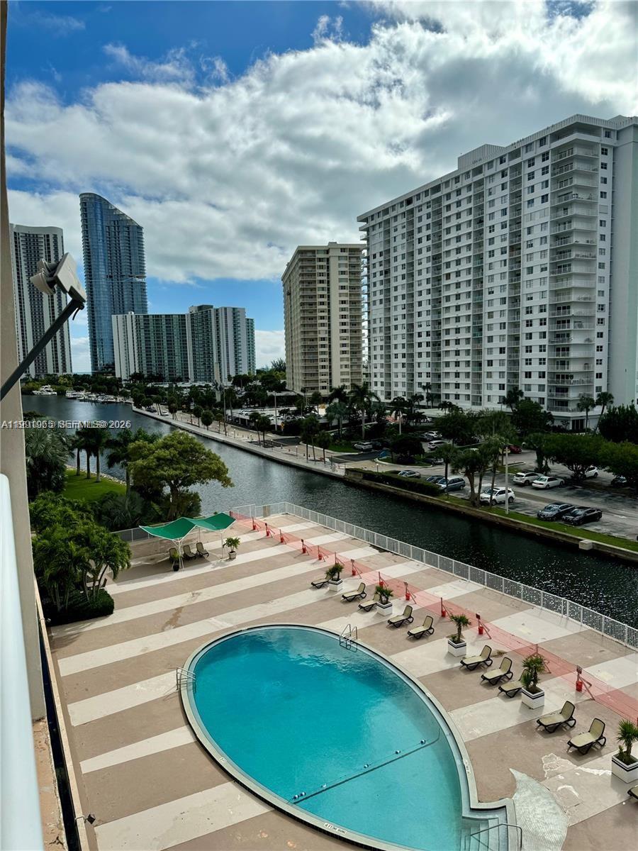 400 Kings Point Drive