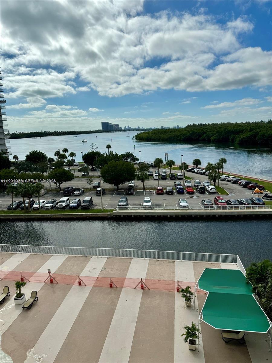 400 Kings Point Drive