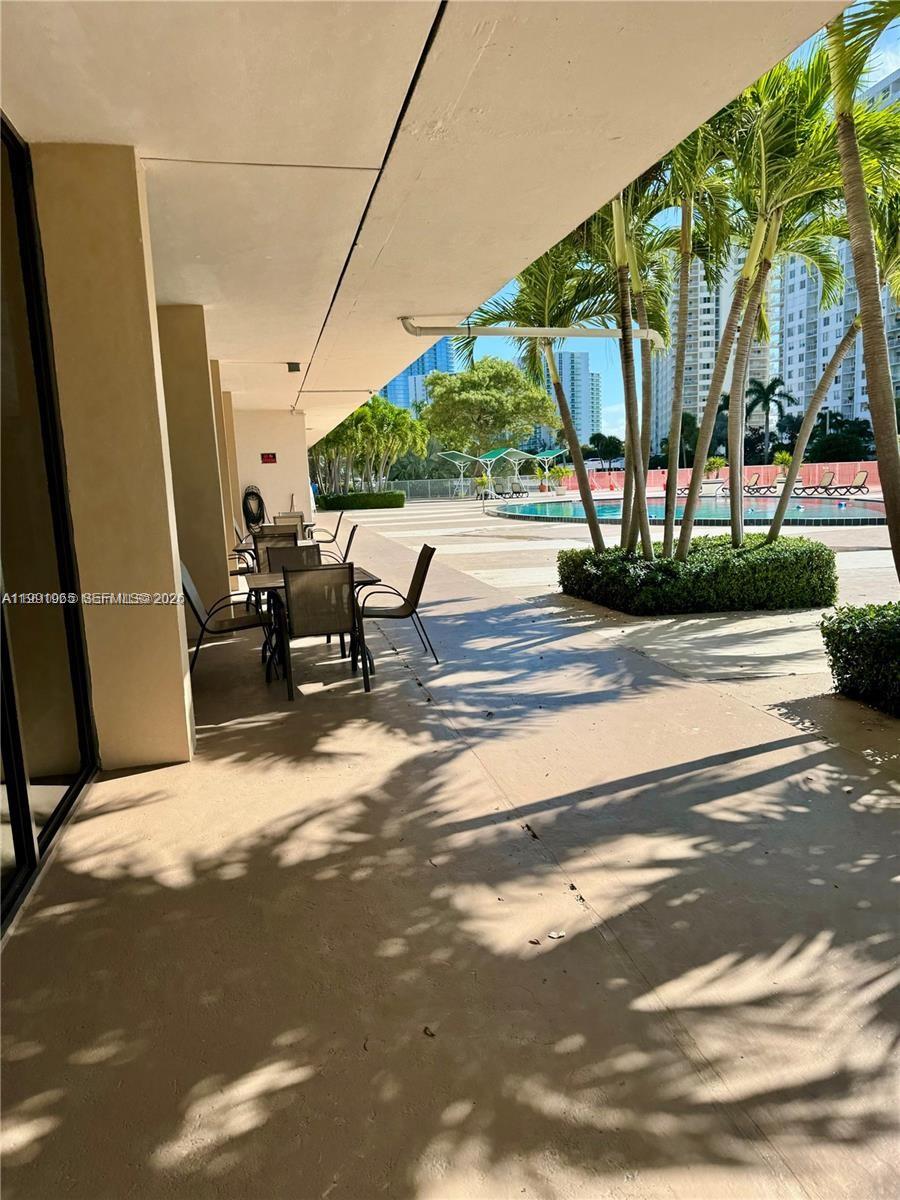 400 Kings Point Drive