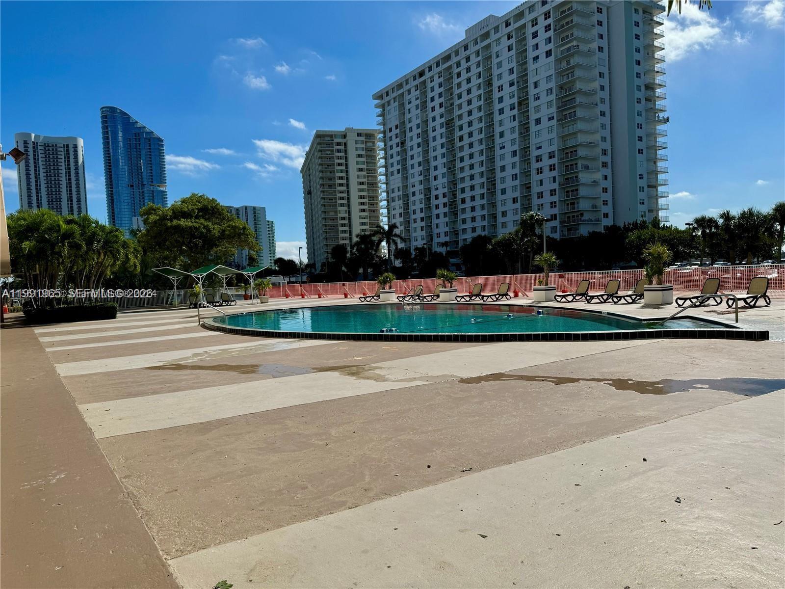 400 Kings Point Drive