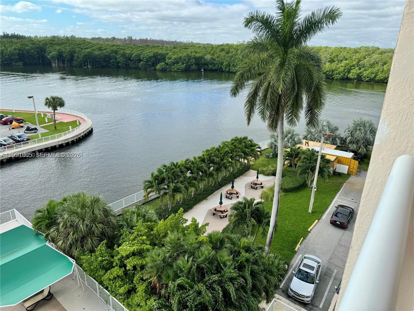 400 Kings Point Drive