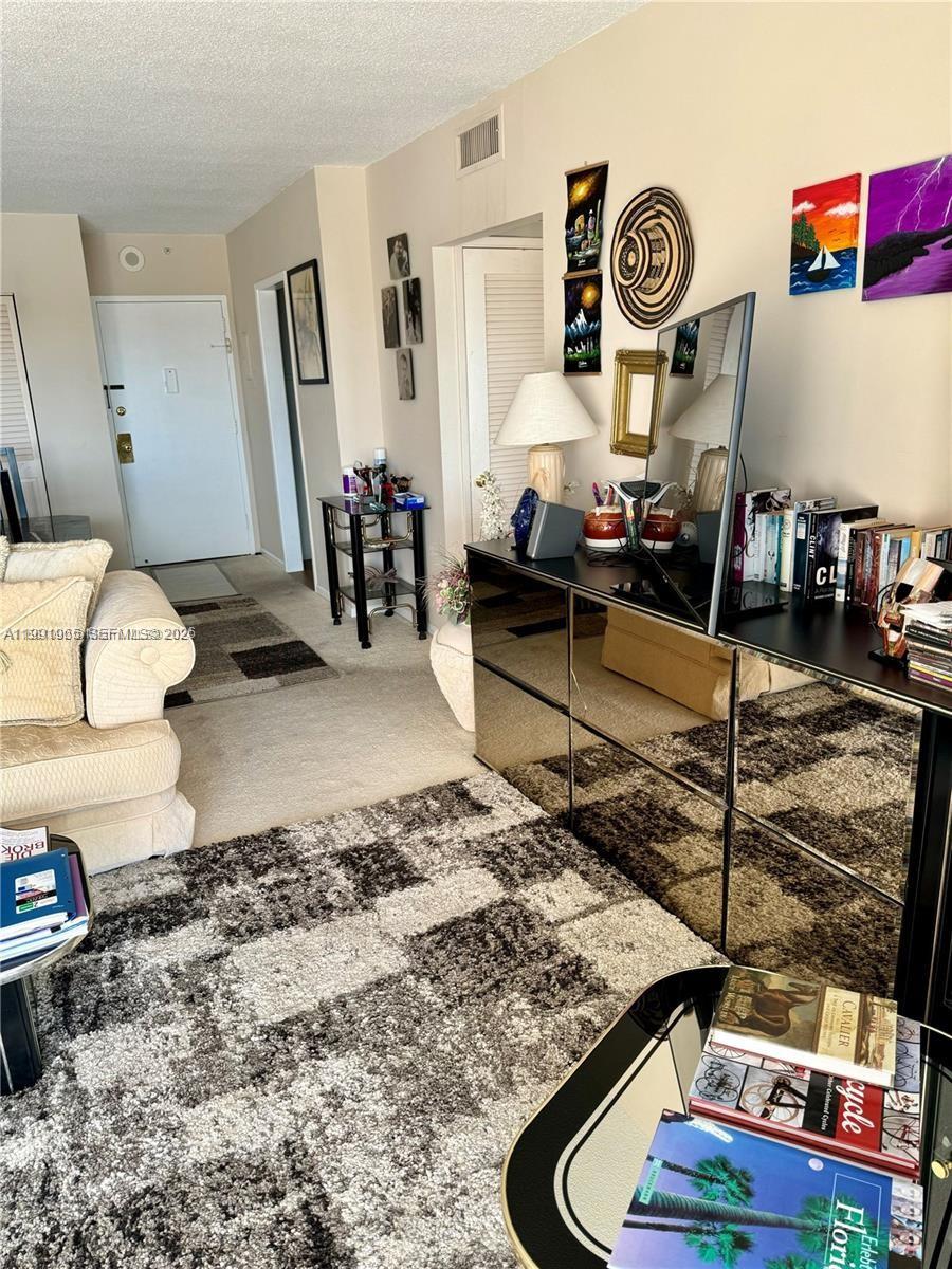 400 Kings Point Drive