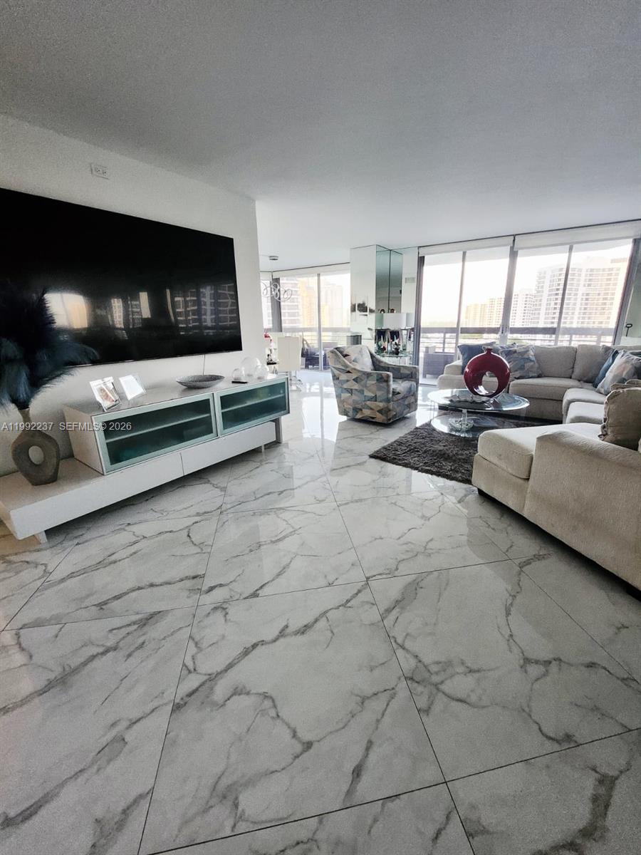 3500 Mystic Pointe Drive