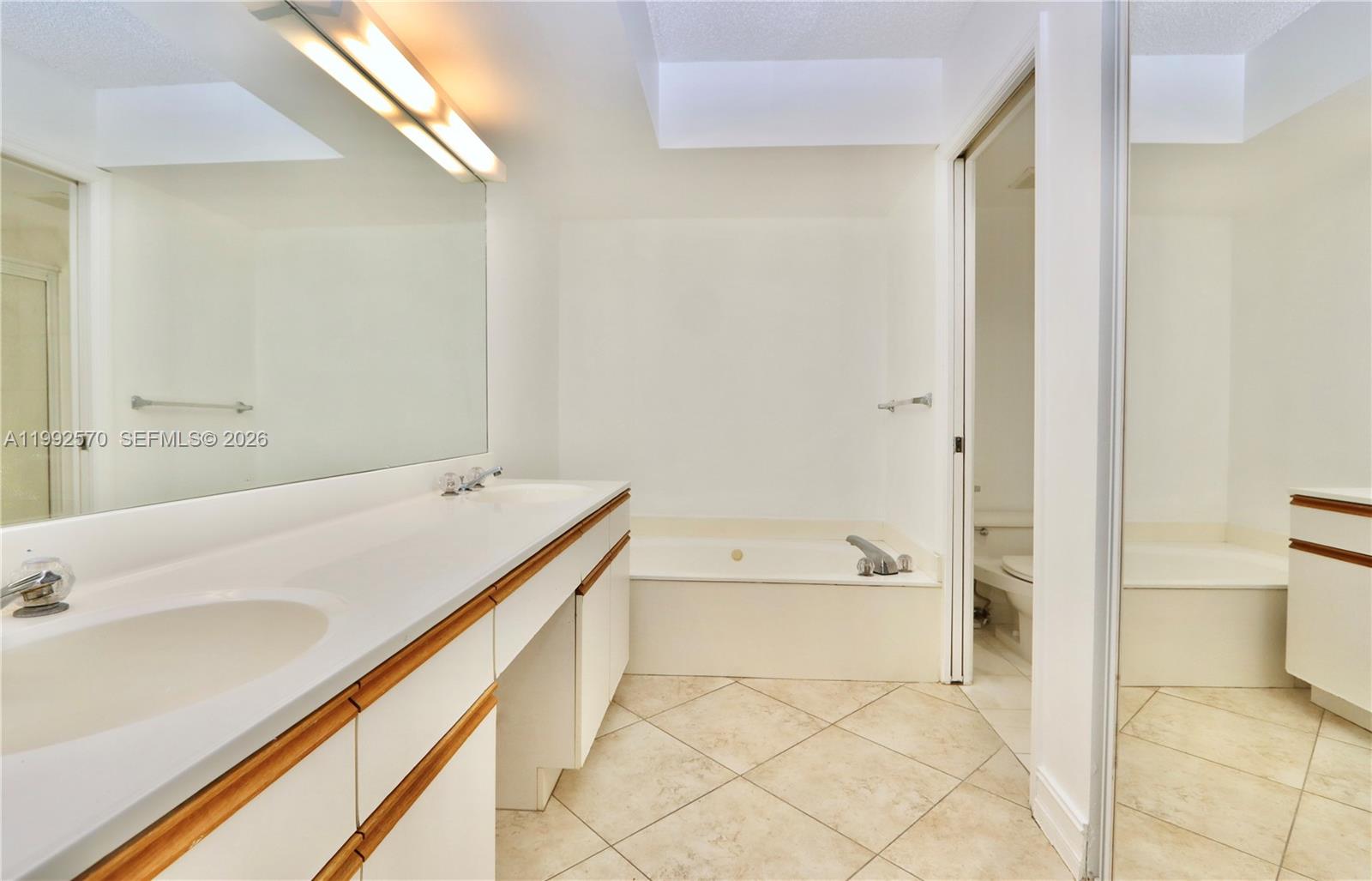 3500 Mystic Pointe Drive