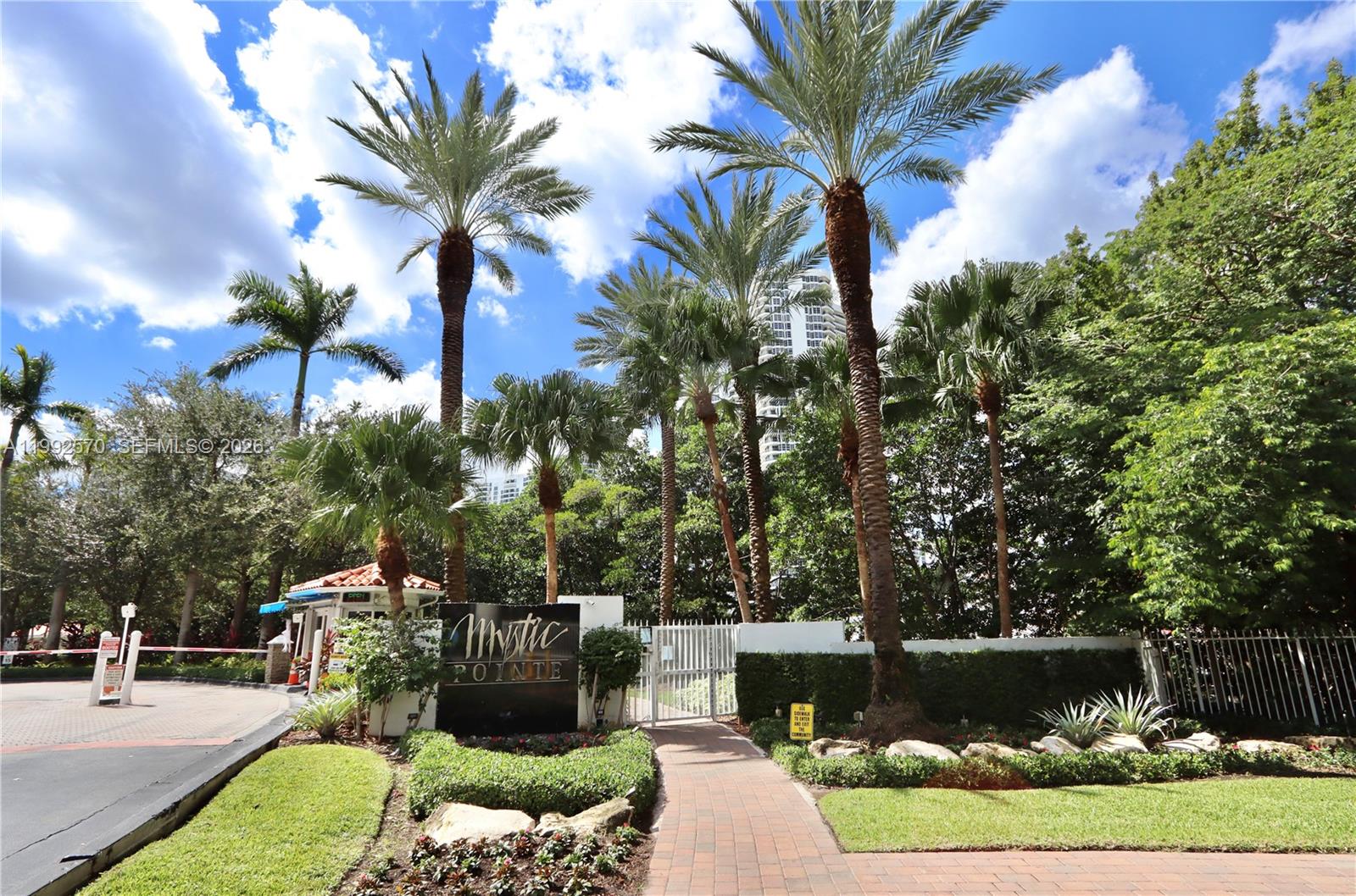 3500 Mystic Pointe Drive