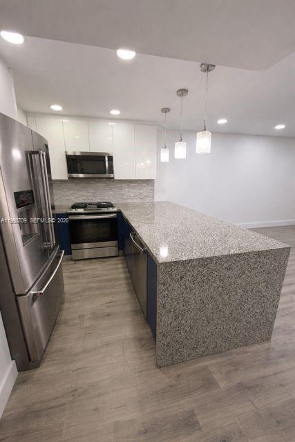 1555 W 44th Place
