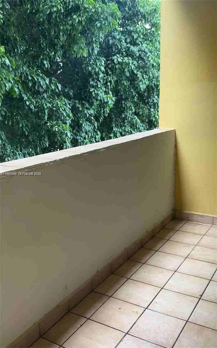 1555 W 44th Place