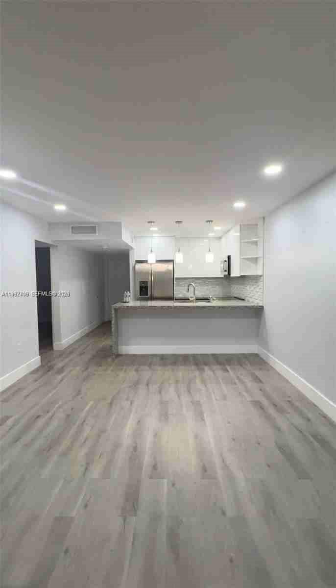 1555 W 44th Place