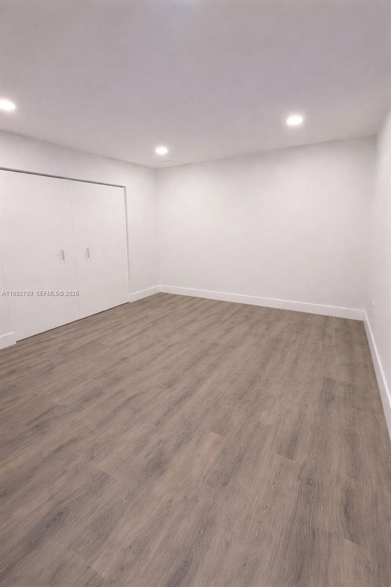 1555 W 44th Place