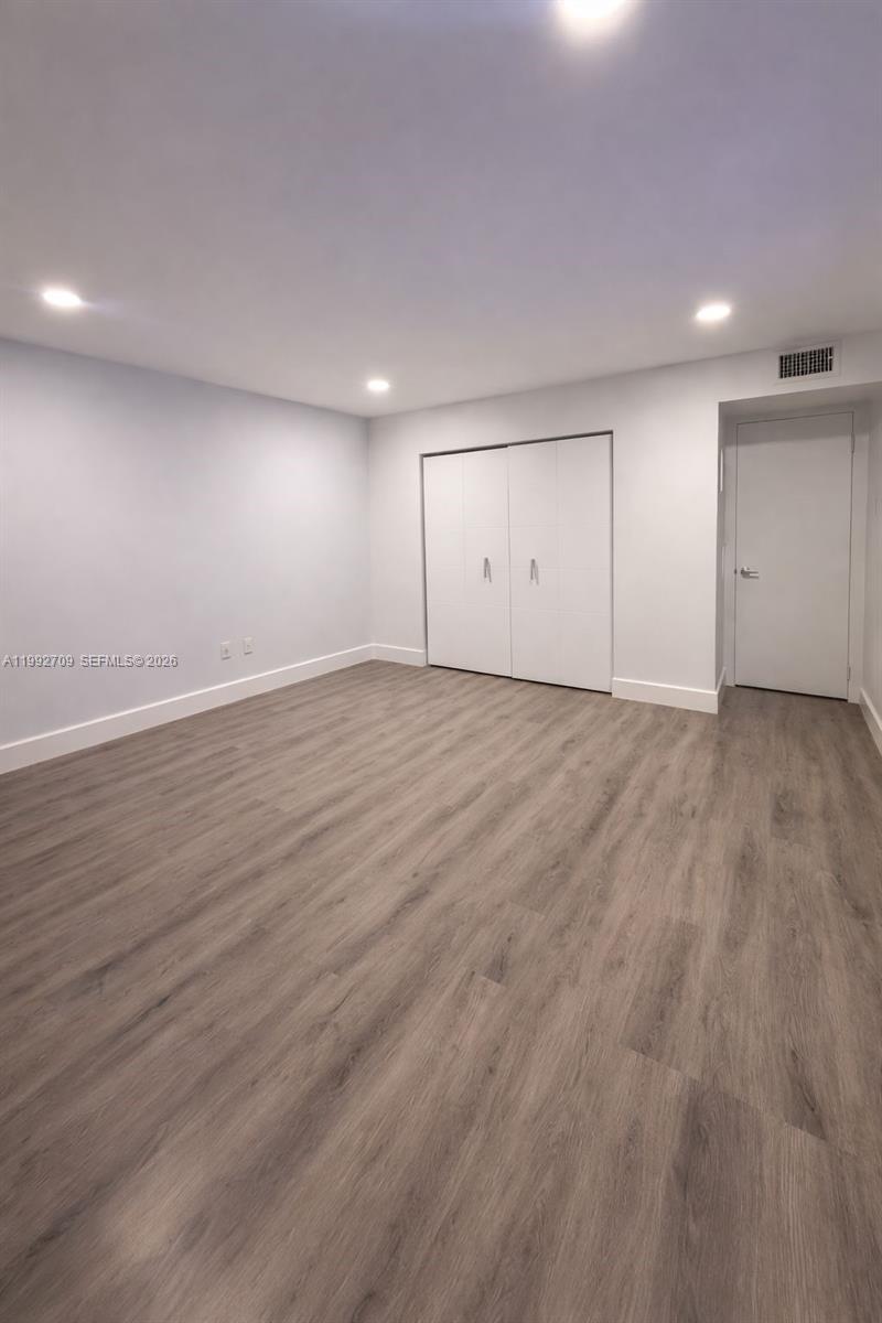 1555 W 44th Place
