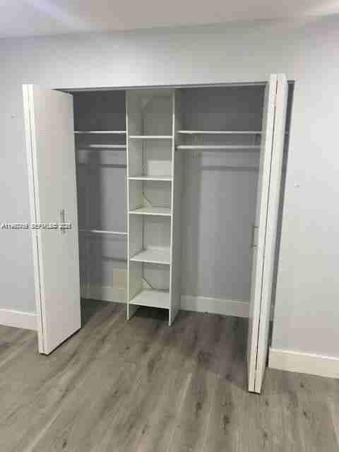1555 W 44th Place