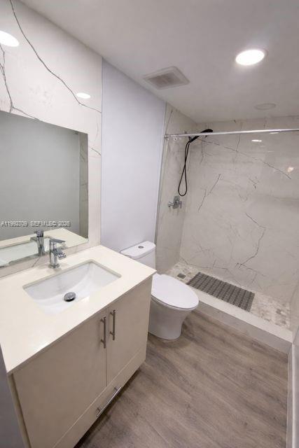 1555 W 44th Place