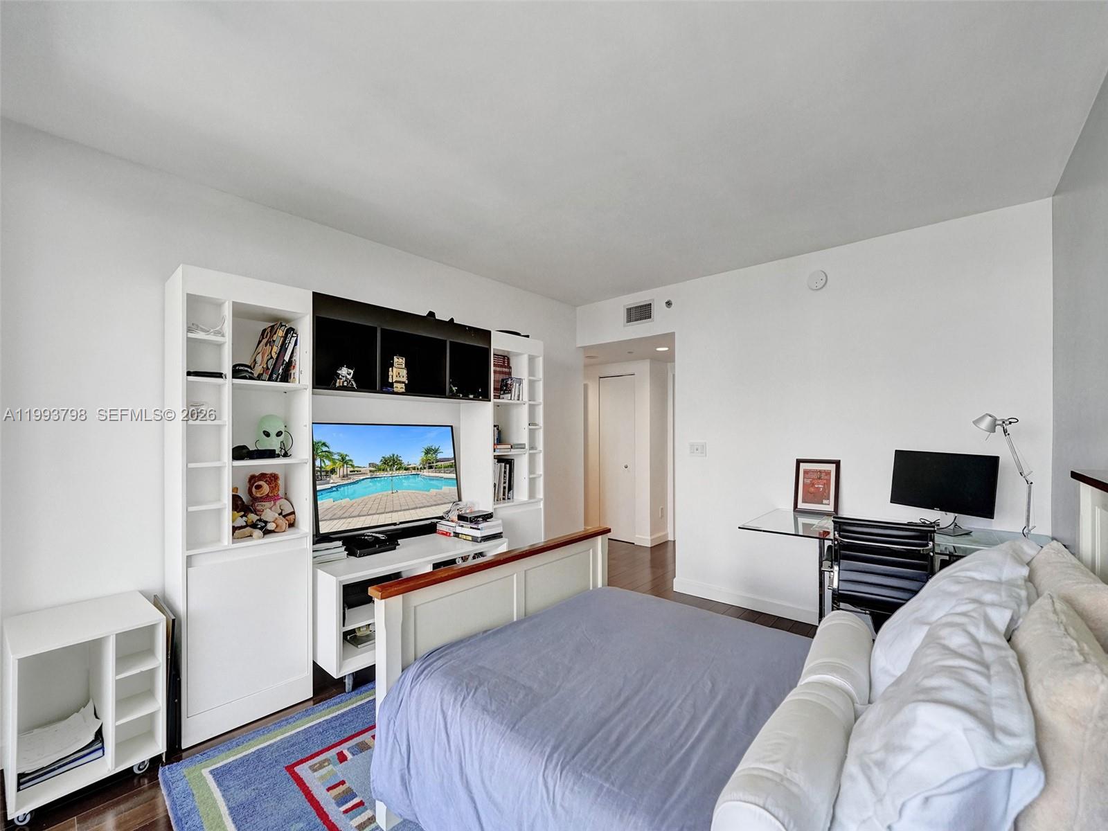 7000 Island Boulevard
