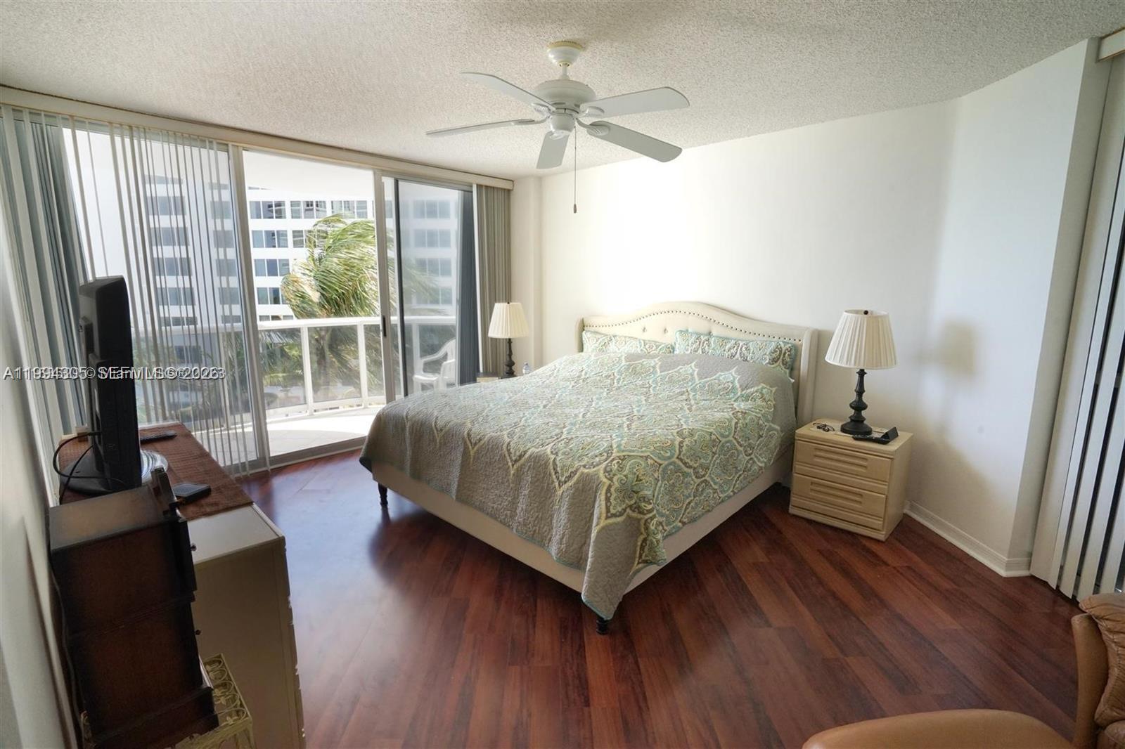 16711 Collins Avenue