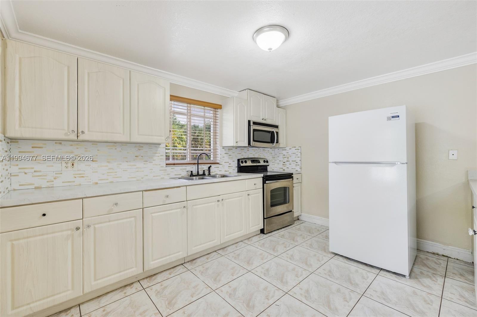 674 W 23rd Street