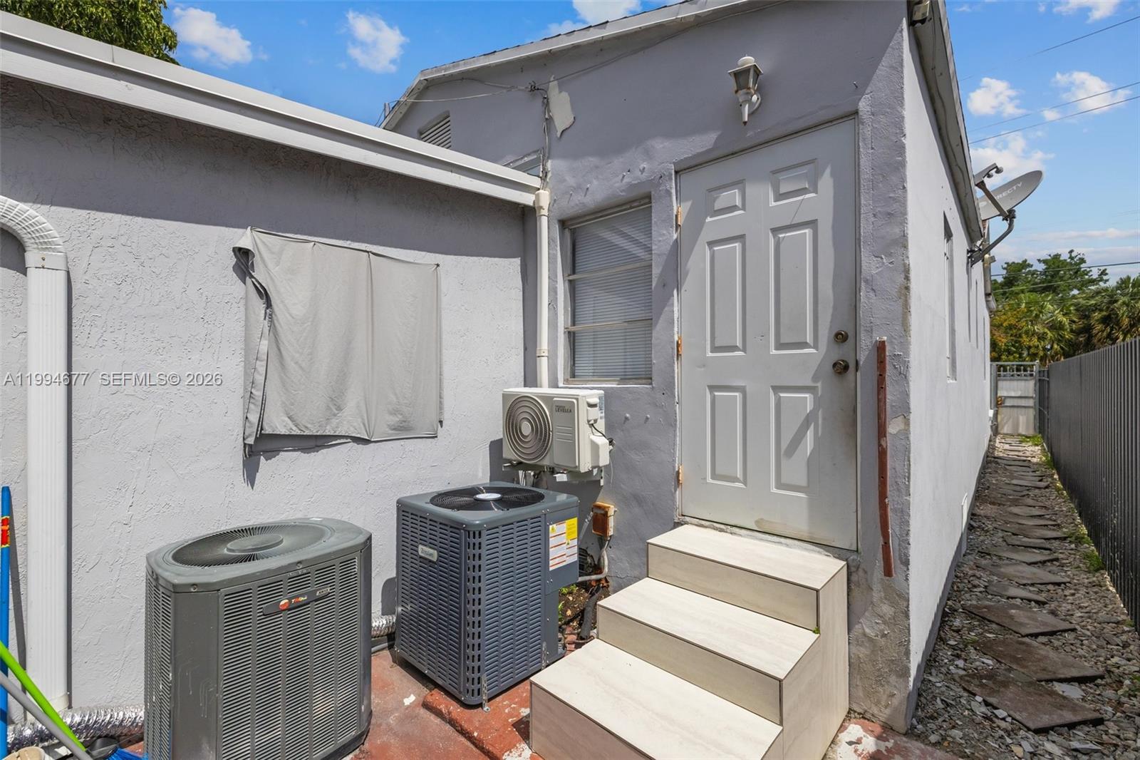 674 W 23rd Street