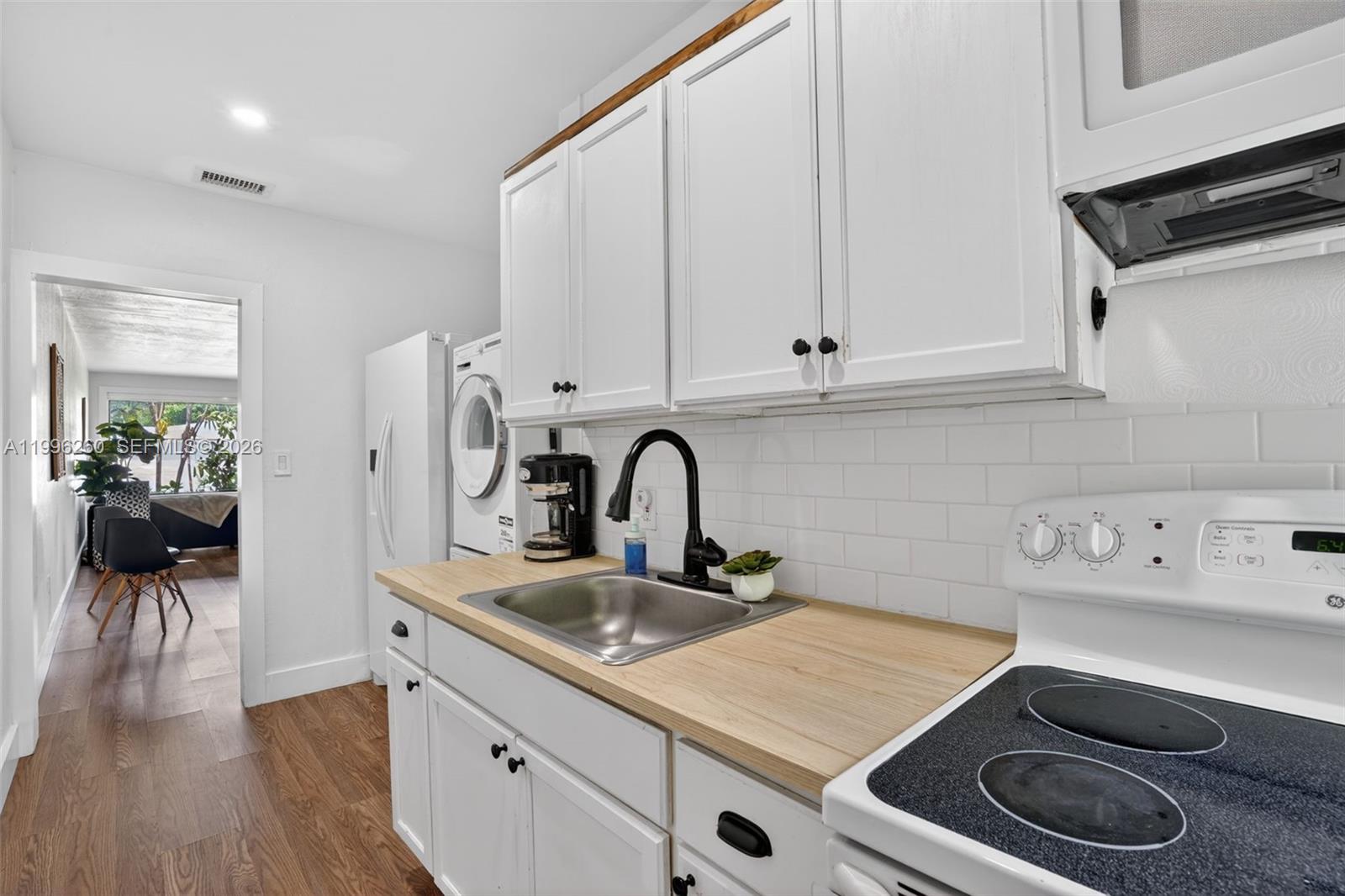 7811 NE 10th Court