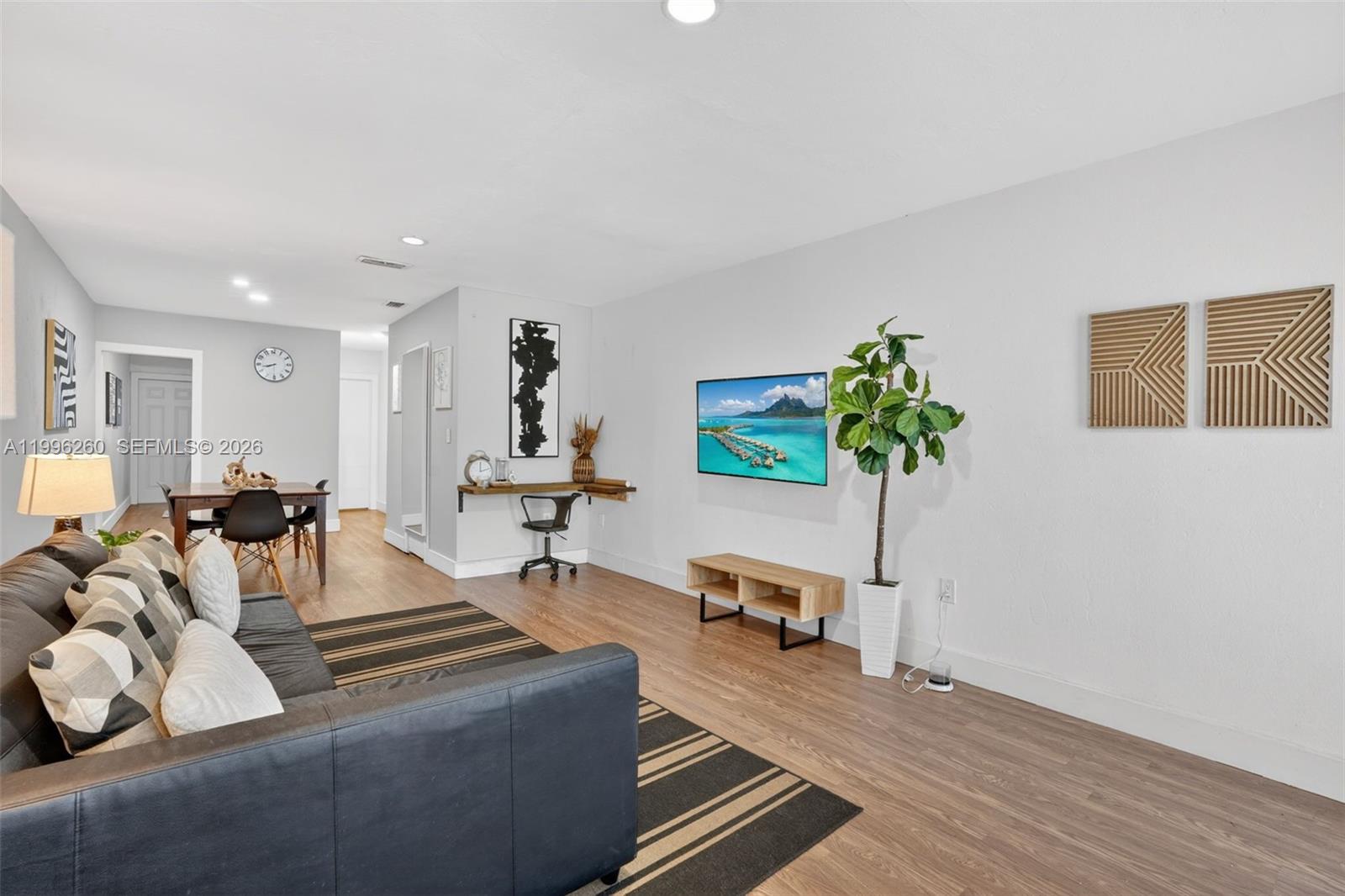 7811 NE 10th Court