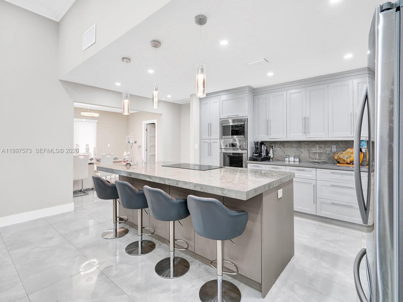 621 E Tropical Way