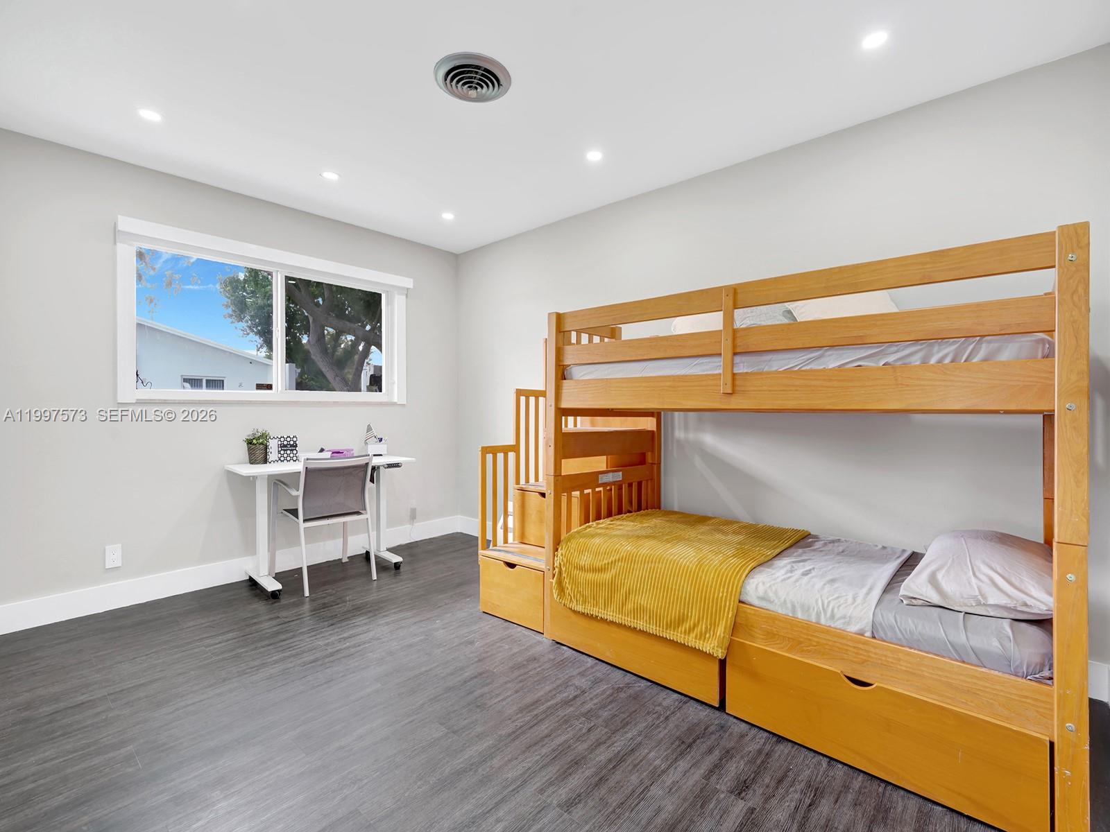 621 E Tropical Way