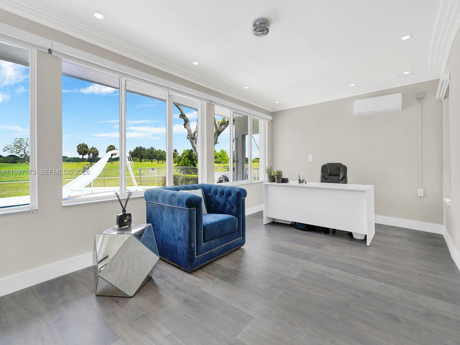 621 E Tropical Way