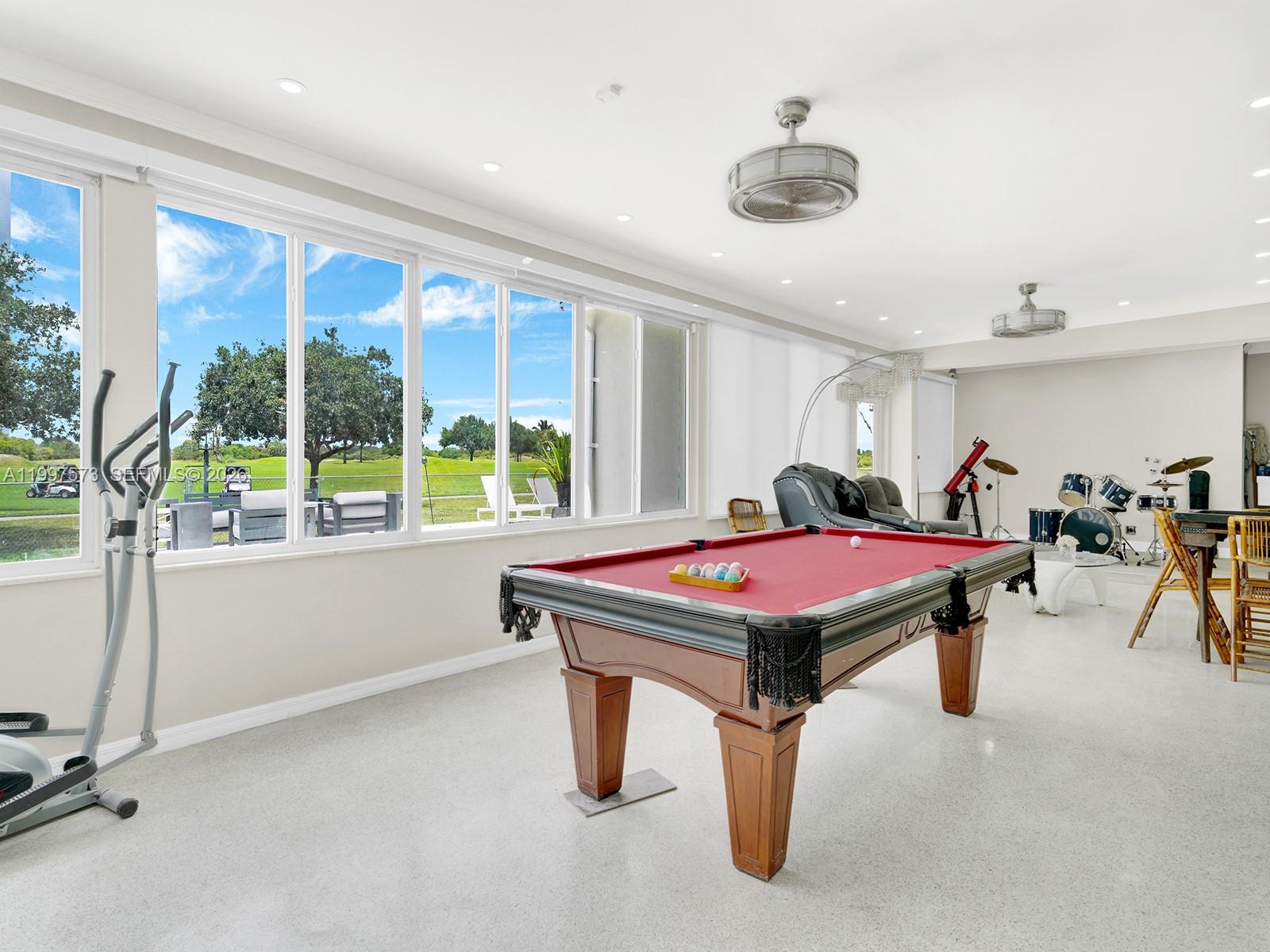 621 E Tropical Way