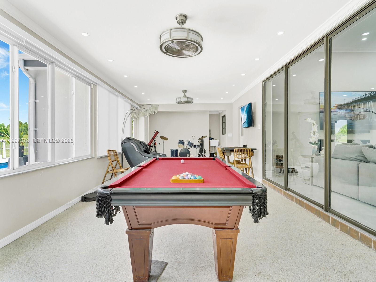 621 E Tropical Way