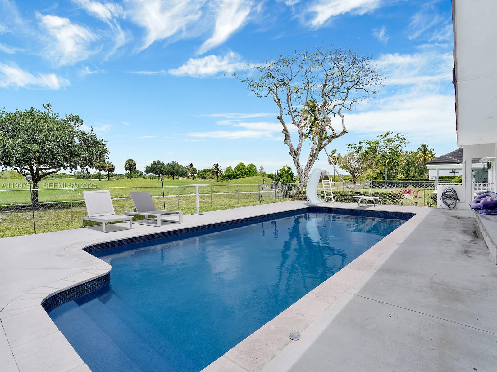 621 E Tropical Way