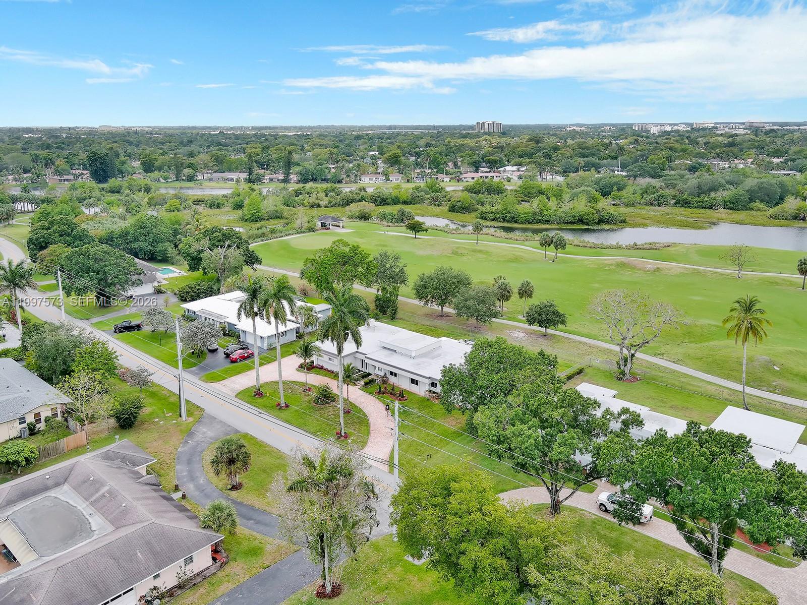 621 E Tropical Way