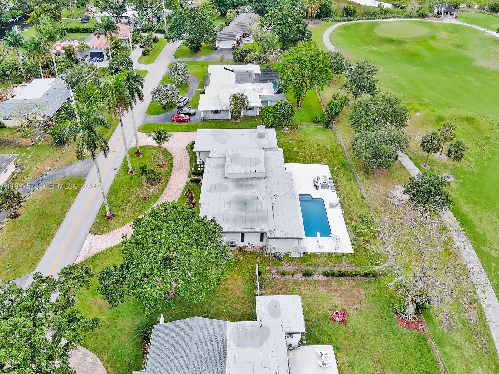621 E Tropical Way