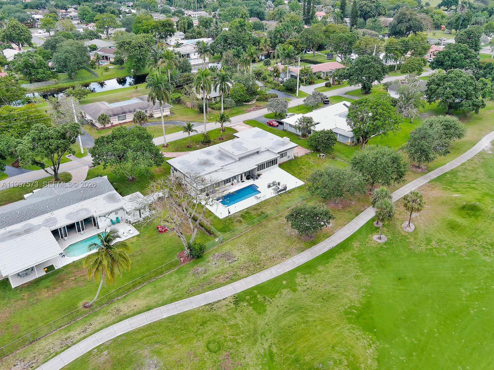 621 E Tropical Way