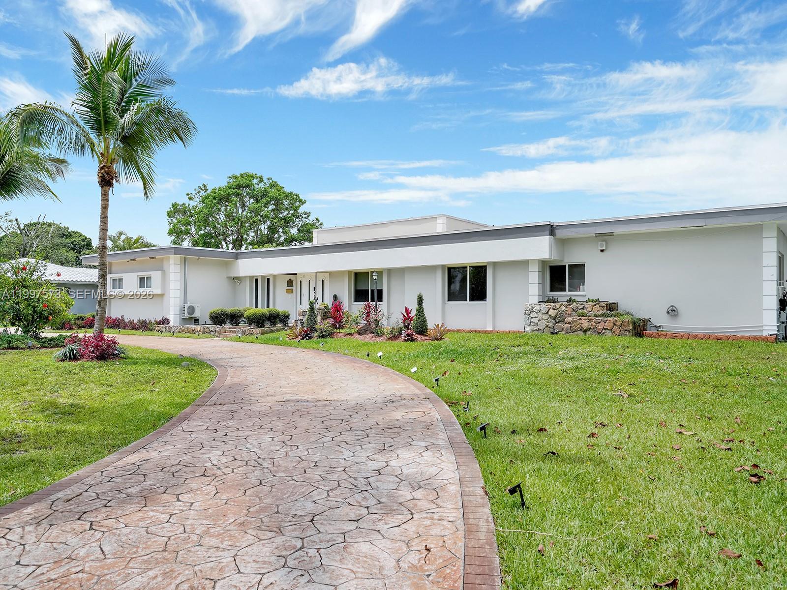 621 E Tropical Way