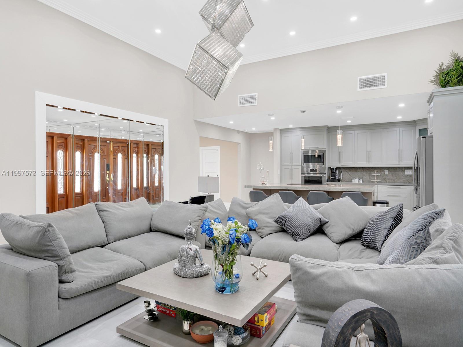 621 E Tropical Way