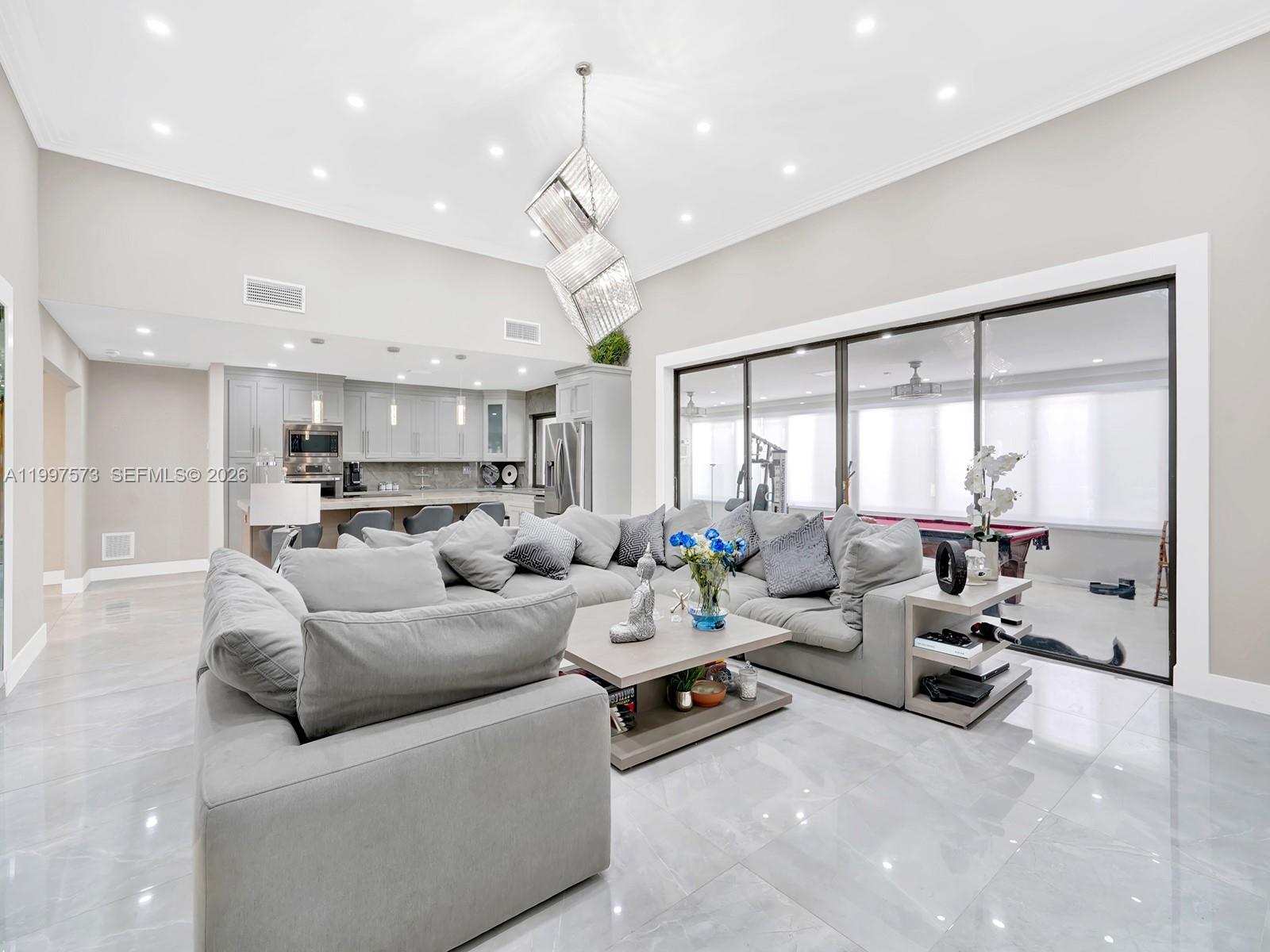 621 E Tropical Way