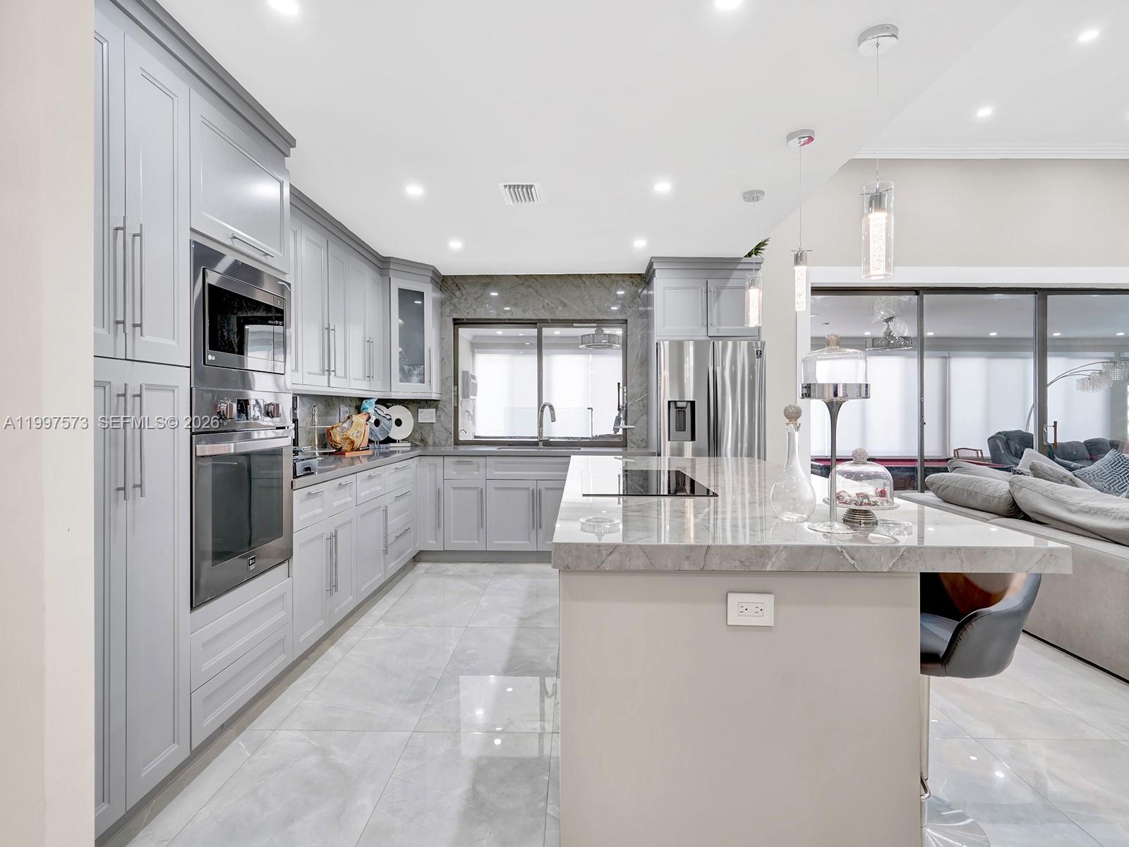 621 E Tropical Way
