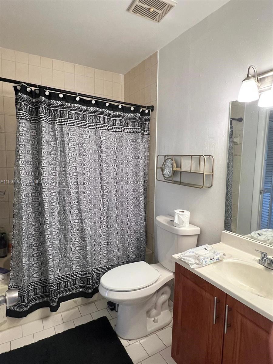 1298 W 51st Place