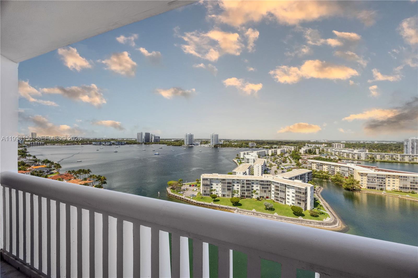 1000 W Island Boulevard