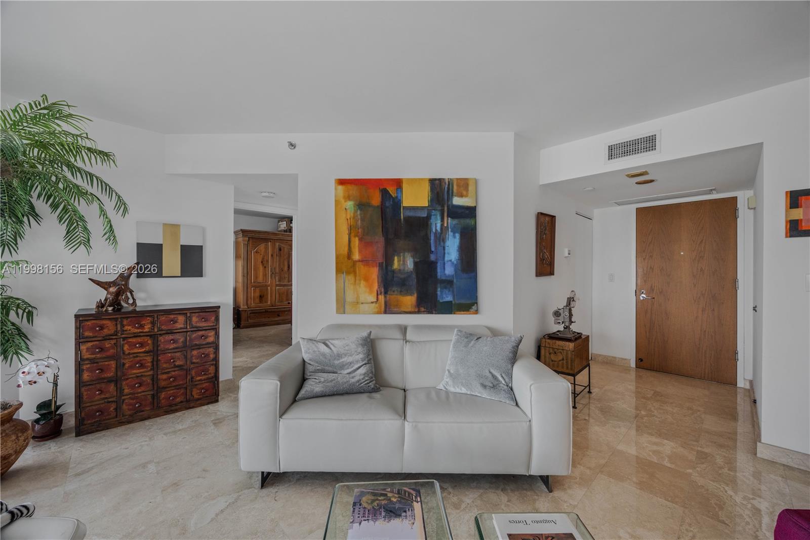 1000 W Island Boulevard