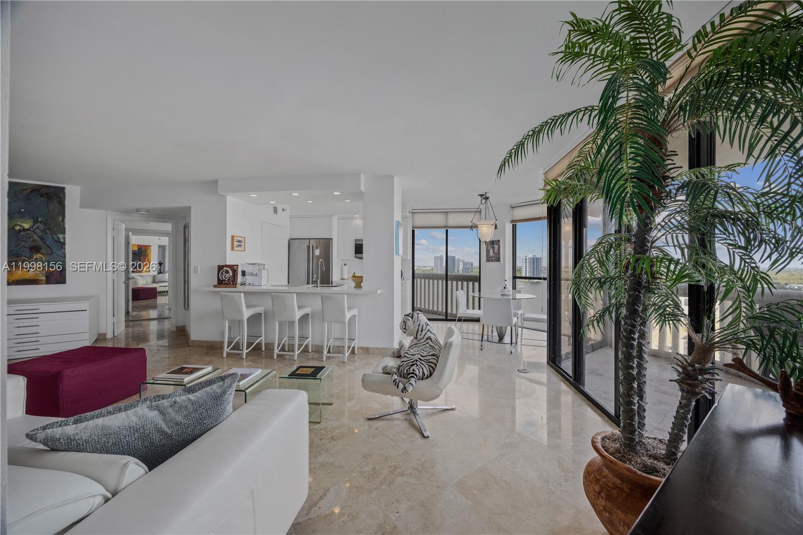 1000 W Island Boulevard