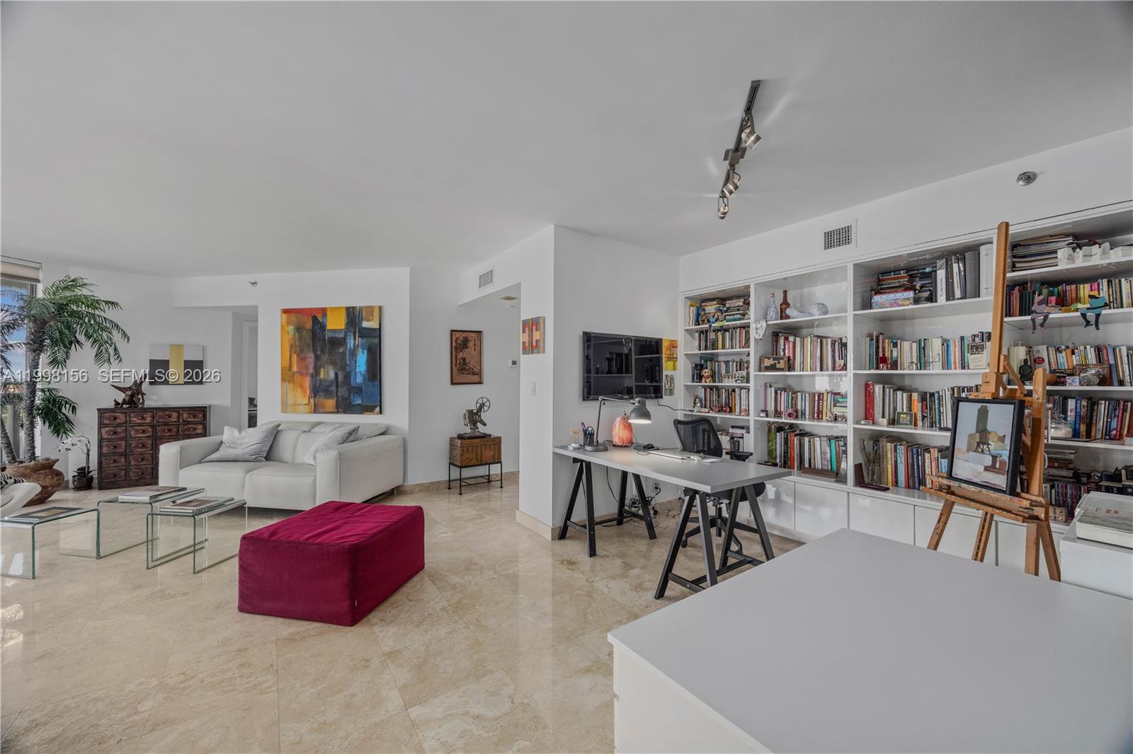 1000 W Island Boulevard