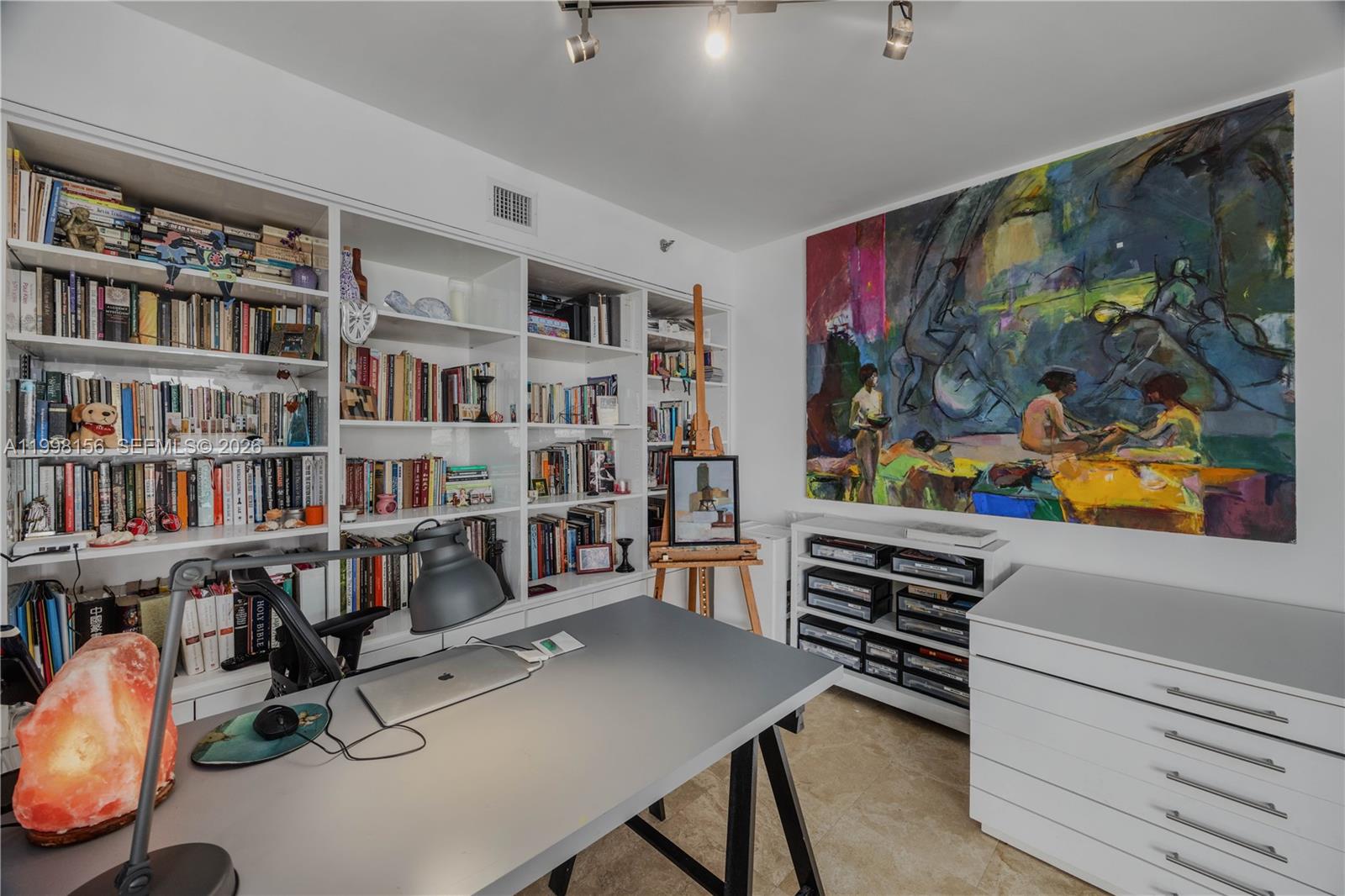 1000 W Island Boulevard